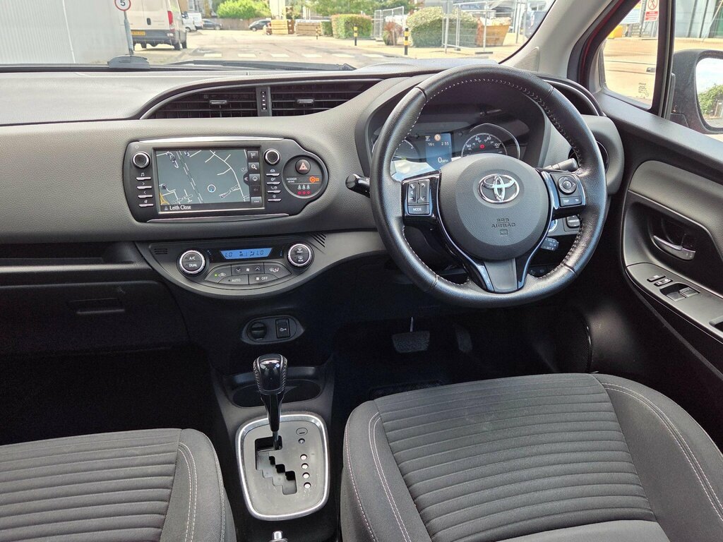 Toyota Yaris Hybrid Black #29