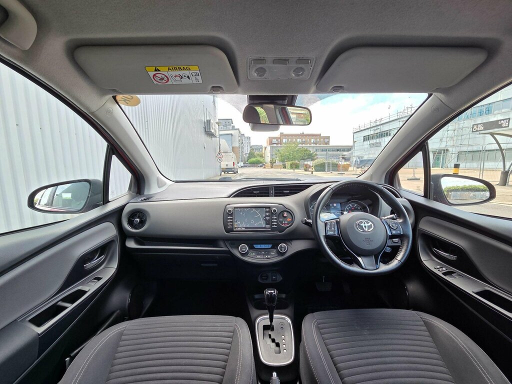 Toyota Yaris Hybrid Black #20