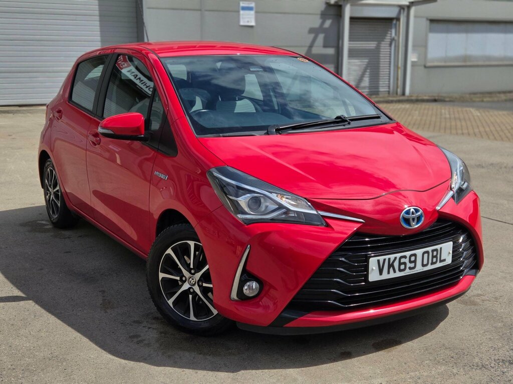 Toyota Yaris Hybrid Black #49