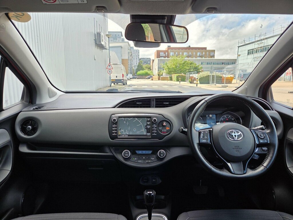 Toyota Yaris 1.5 Vvt-h Icon Tech E-cvt Euro 6 Ss Red #3