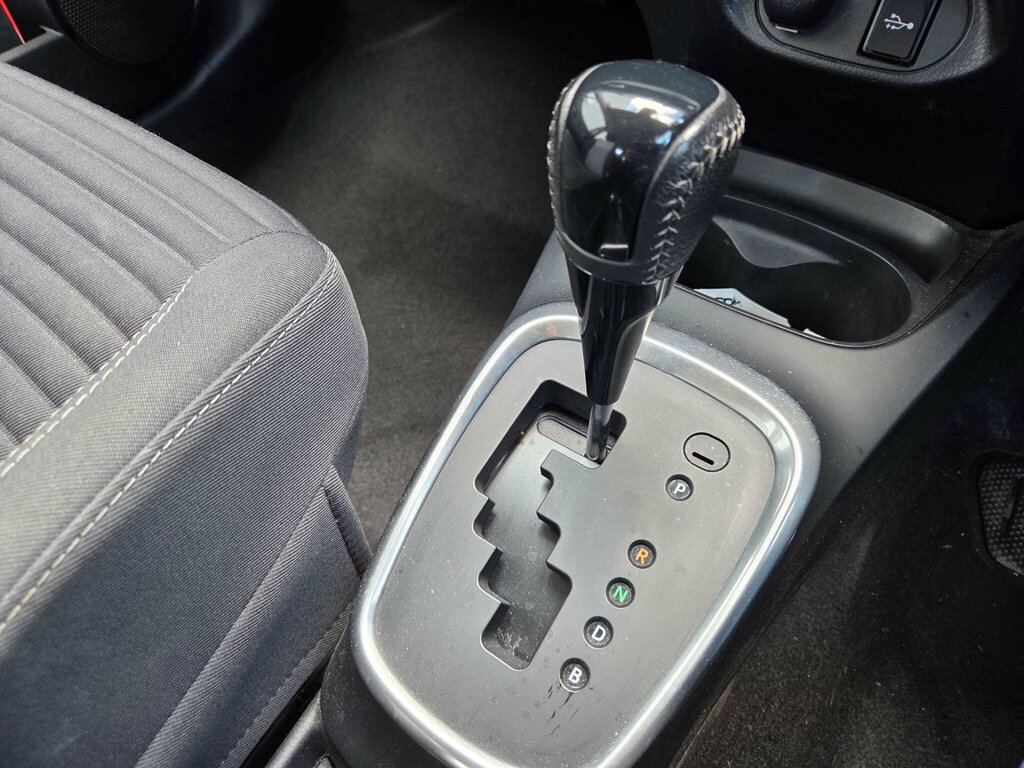 Toyota Yaris Hybrid Black #43