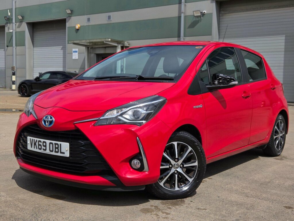 Toyota Yaris Hybrid Black #10