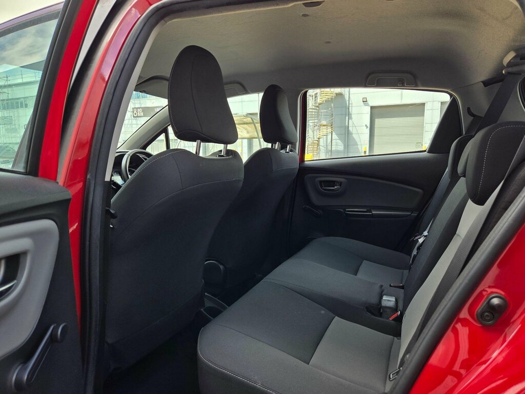 Toyota Yaris Hybrid Black #23