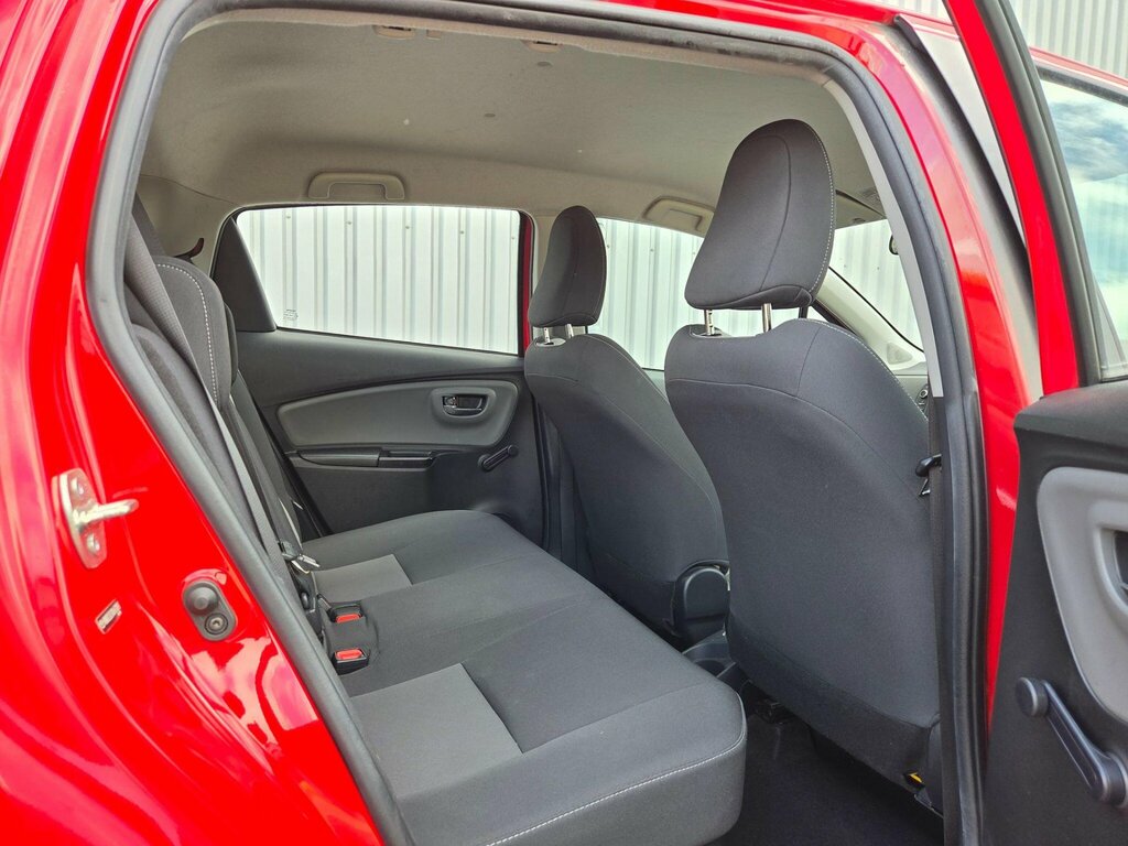Toyota Yaris Hybrid Black #24