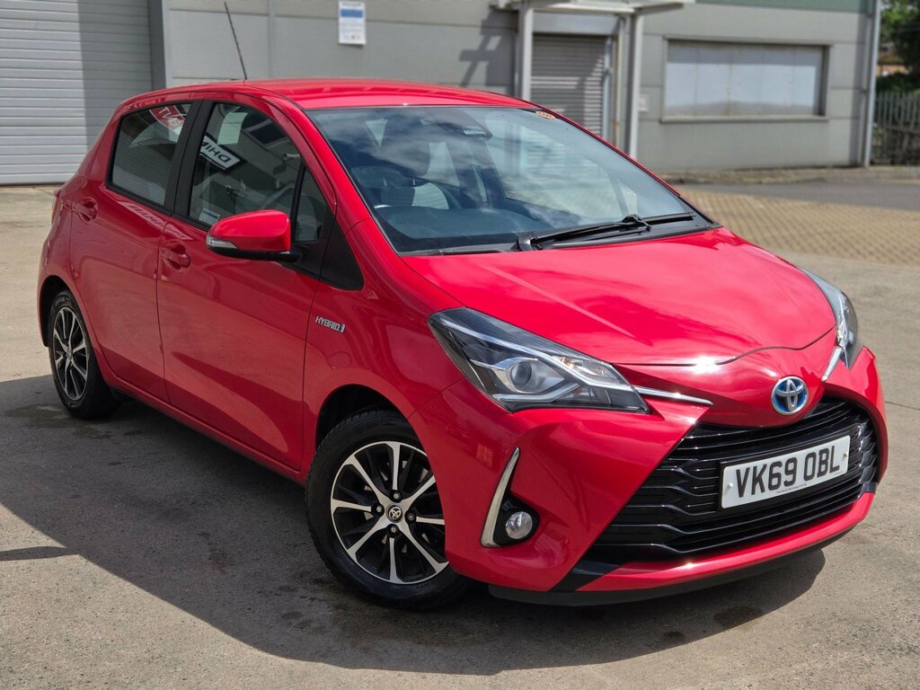 Toyota Yaris 1.5 Vvt-h Icon Tech E-cvt Euro 6 Ss Red