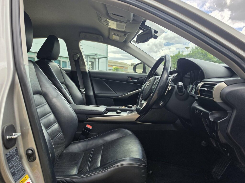 Lexus IS 300H Executive Edition Black #20