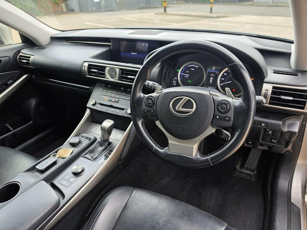 Lexus IS 300H Executive Edition Black #31