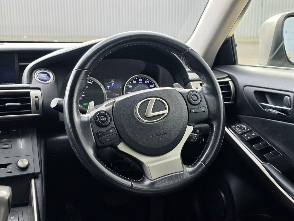 Lexus IS 300H Executive Edition Black #32