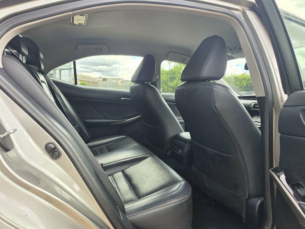 Lexus IS 300H Executive Edition Black #25