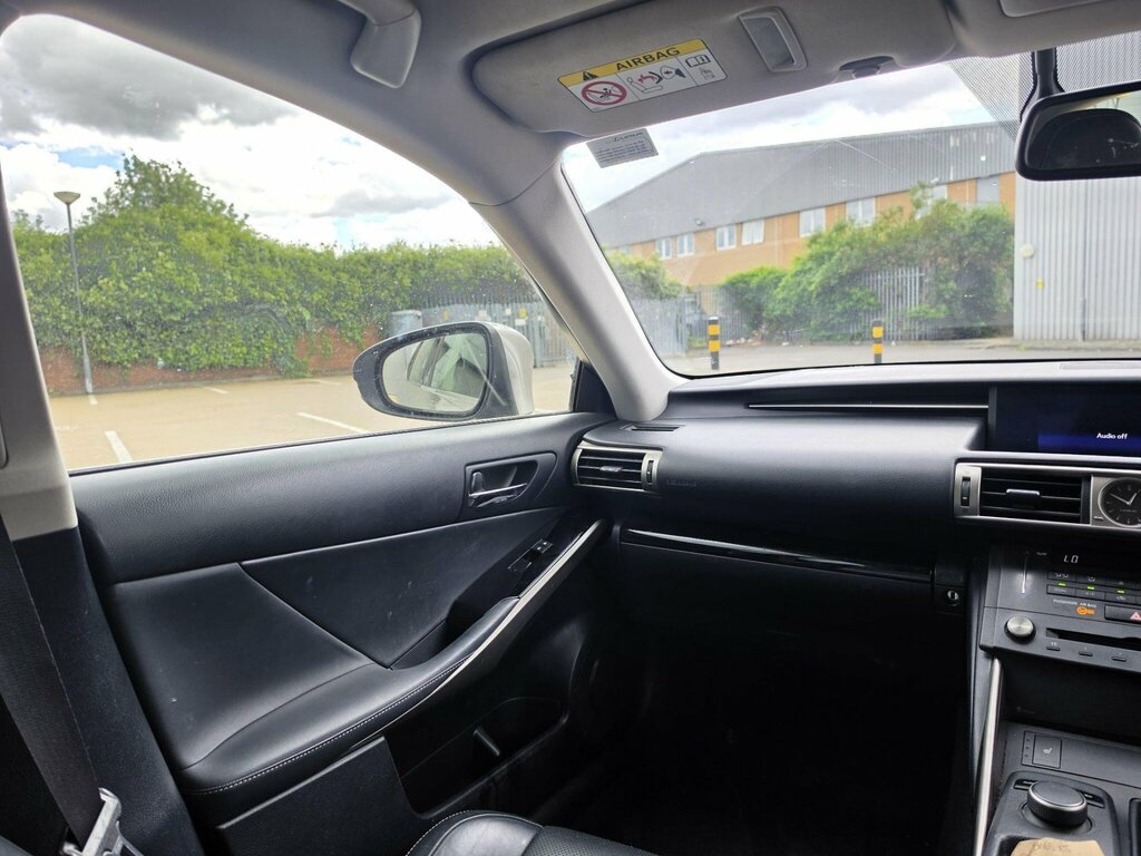 Lexus IS 300H Executive Edition Black #24