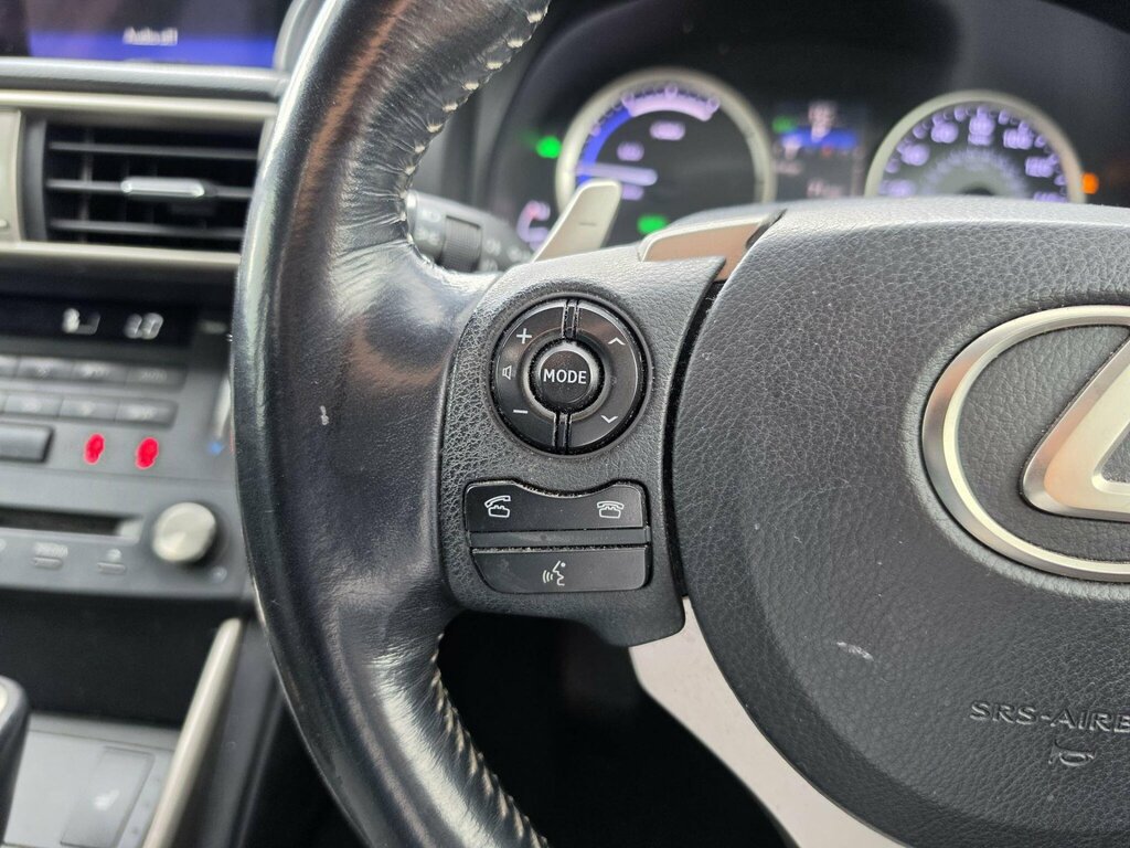 Lexus IS 300H Executive Edition Black #36