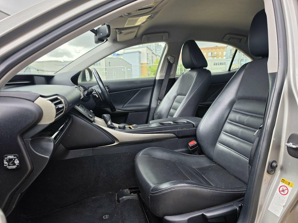 Lexus IS 300H Executive Edition Black #30