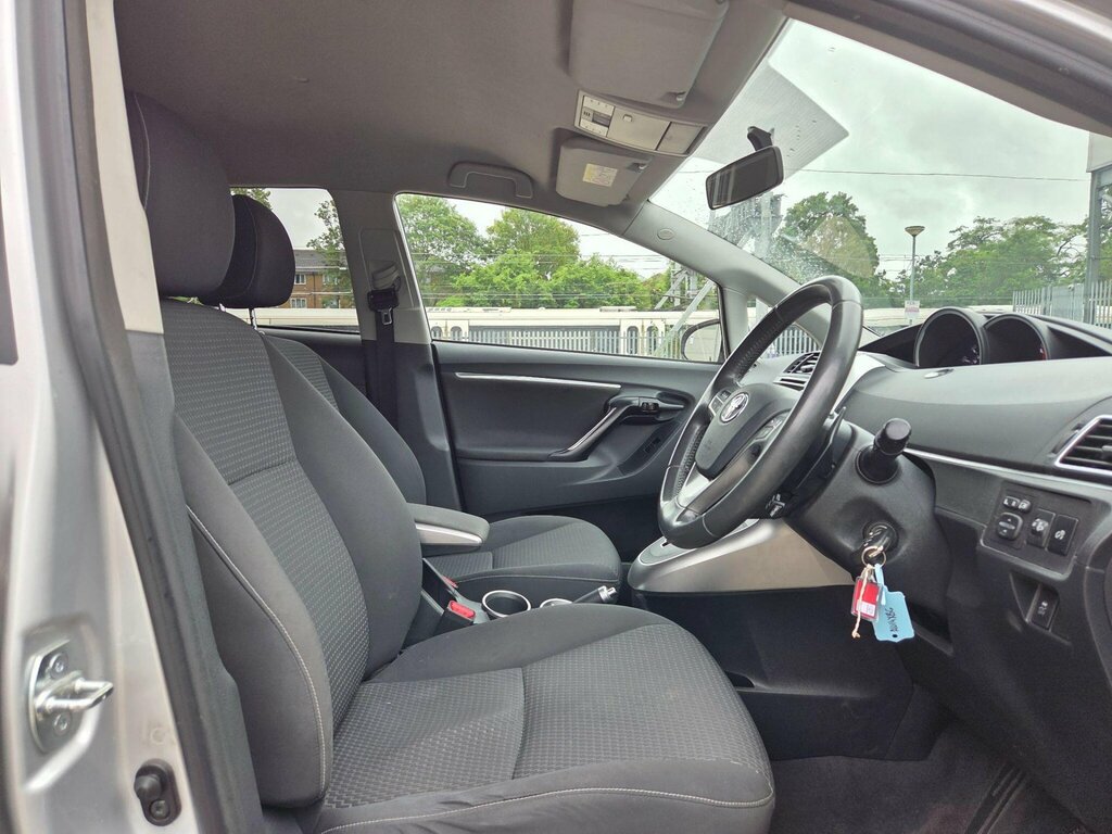 Toyota Verso D-4d Excel Blue #17