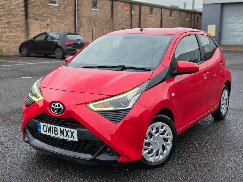 Toyota Aygo 1.0 Vvt-i X-play X-shift Euro 6 Red #2