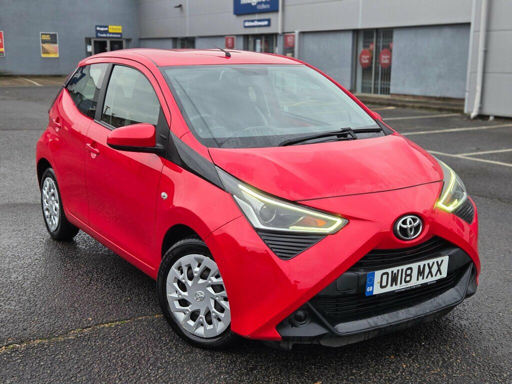 Toyota Aygo 1.0 Vvt-i X-play X-shift Euro 6 Red