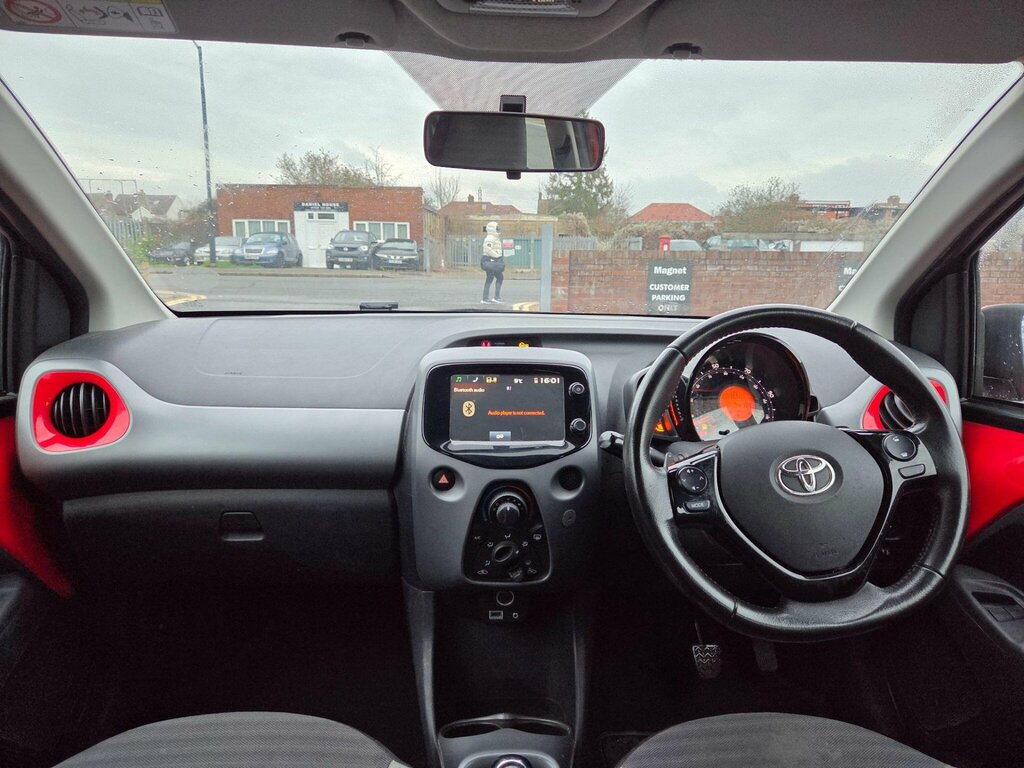 Toyota Aygo 1.0 Vvt-i X-play X-shift Euro 6 Red #3