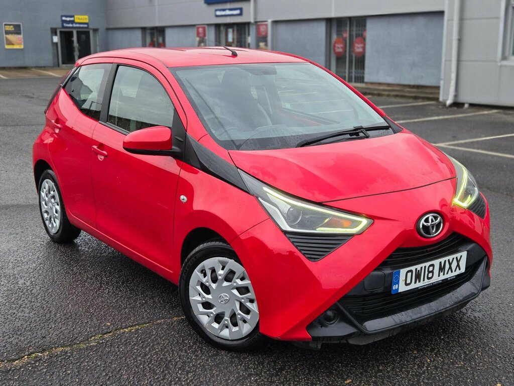 Toyota Aygo 1.0 Vvt-i X-play X-shift Euro 6 Red #4