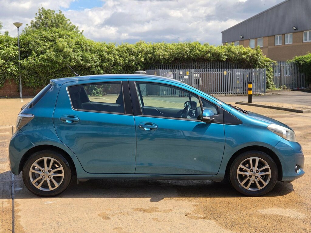 Toyota Yaris  Red #10