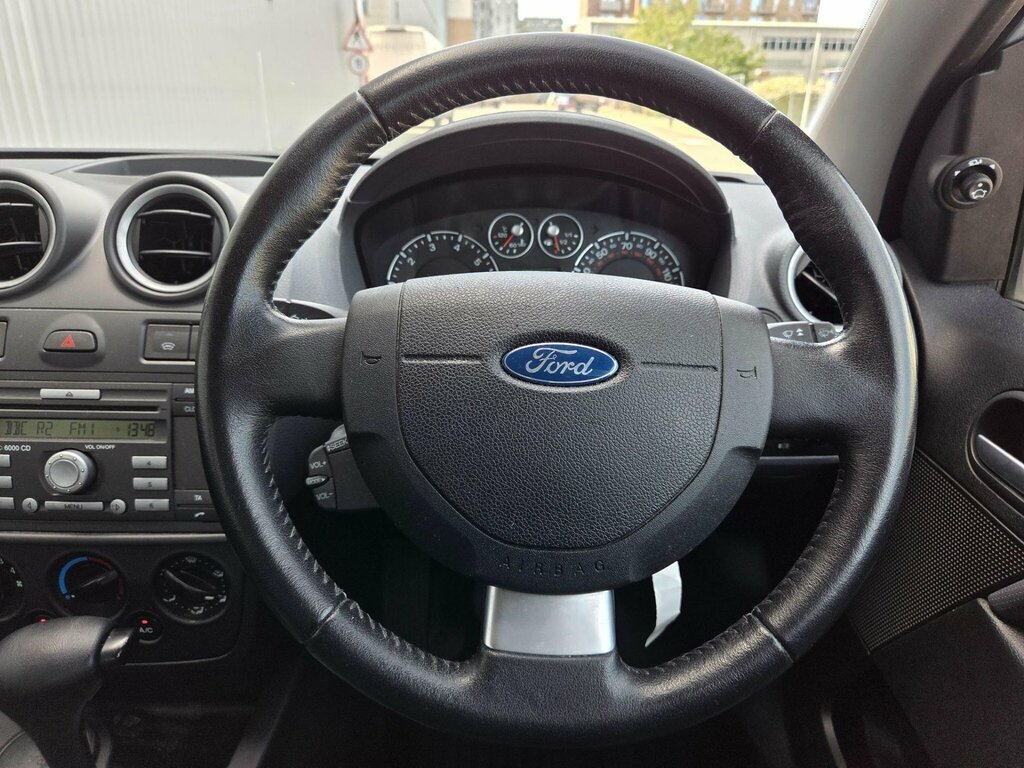 Ford Fiesta 1.25 Style Red #30
