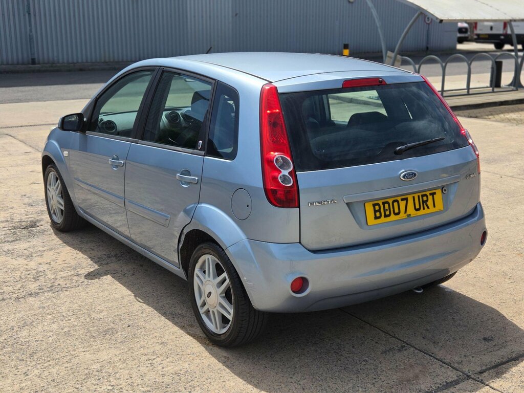 Ford Fiesta 1.25 Style Red #16