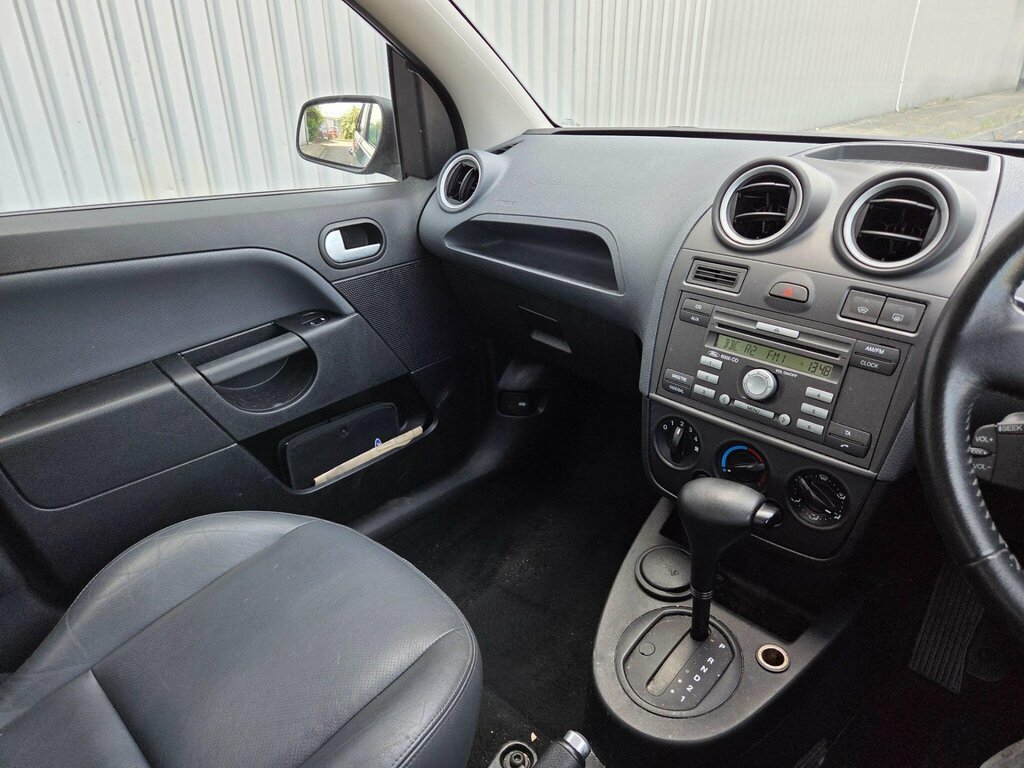 Ford Fiesta 1.25 Style Red #33