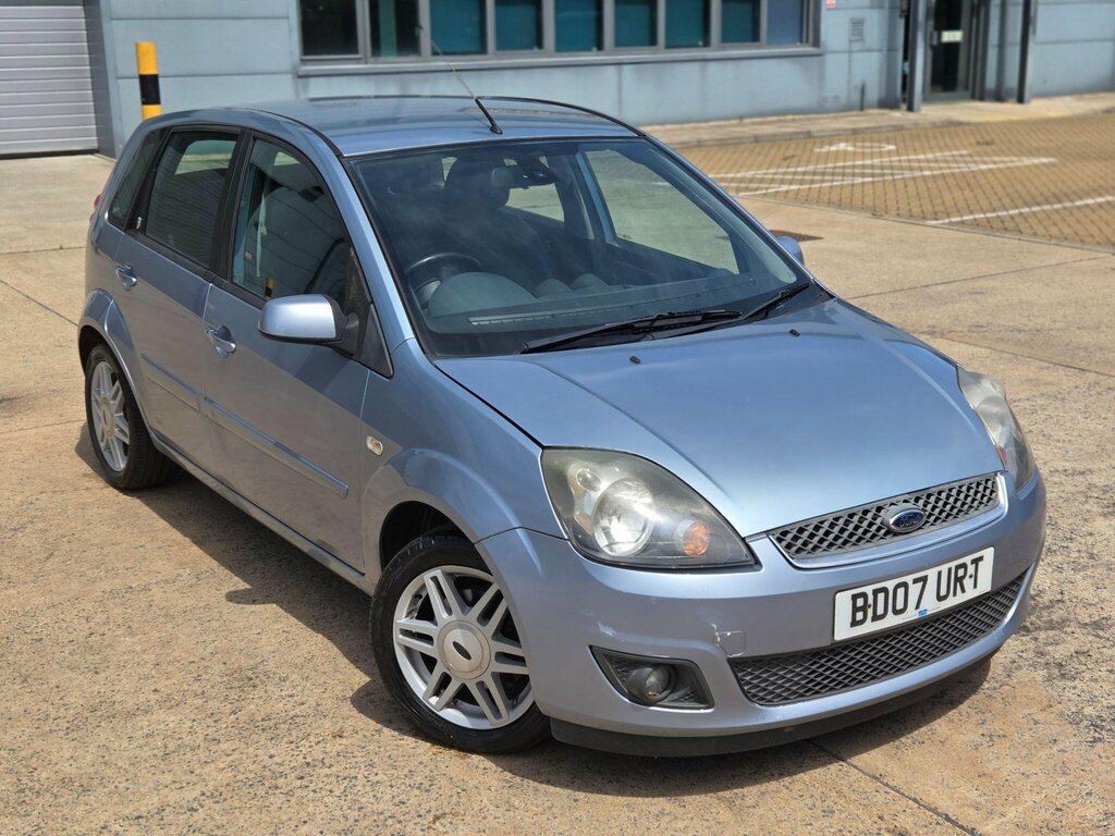Ford Fiesta 1.25 Style Red #9
