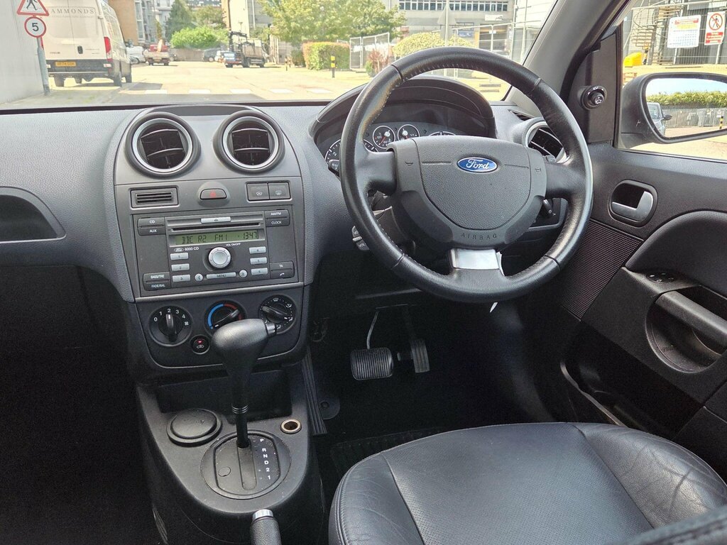 Ford Fiesta 1.25 Style Red #28