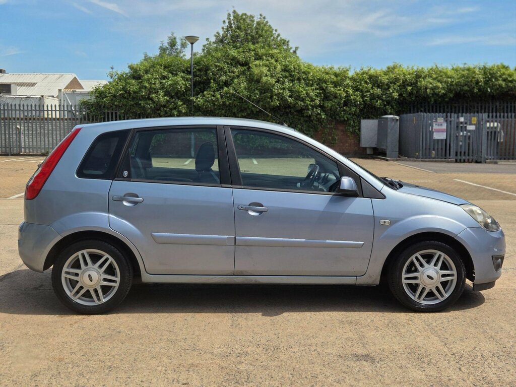 Ford Fiesta 1.25 Style Red #12