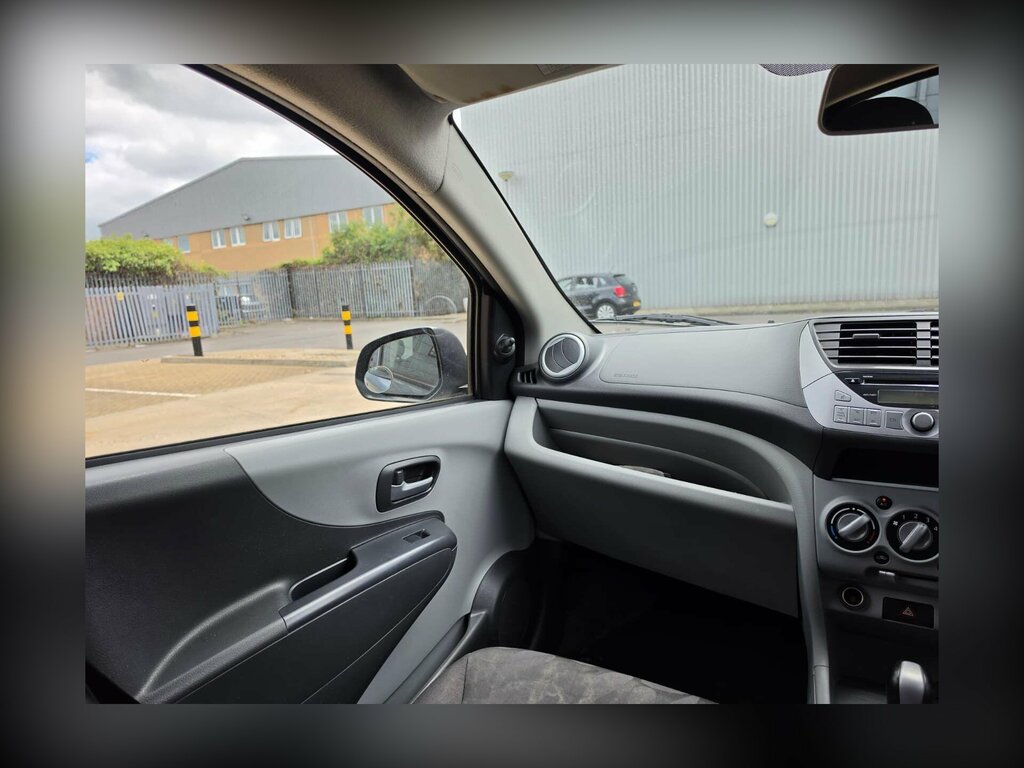 Suzuki Alto 1L Cruz White #24