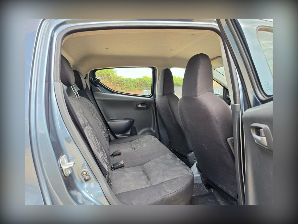Suzuki Alto 1L Cruz White #21