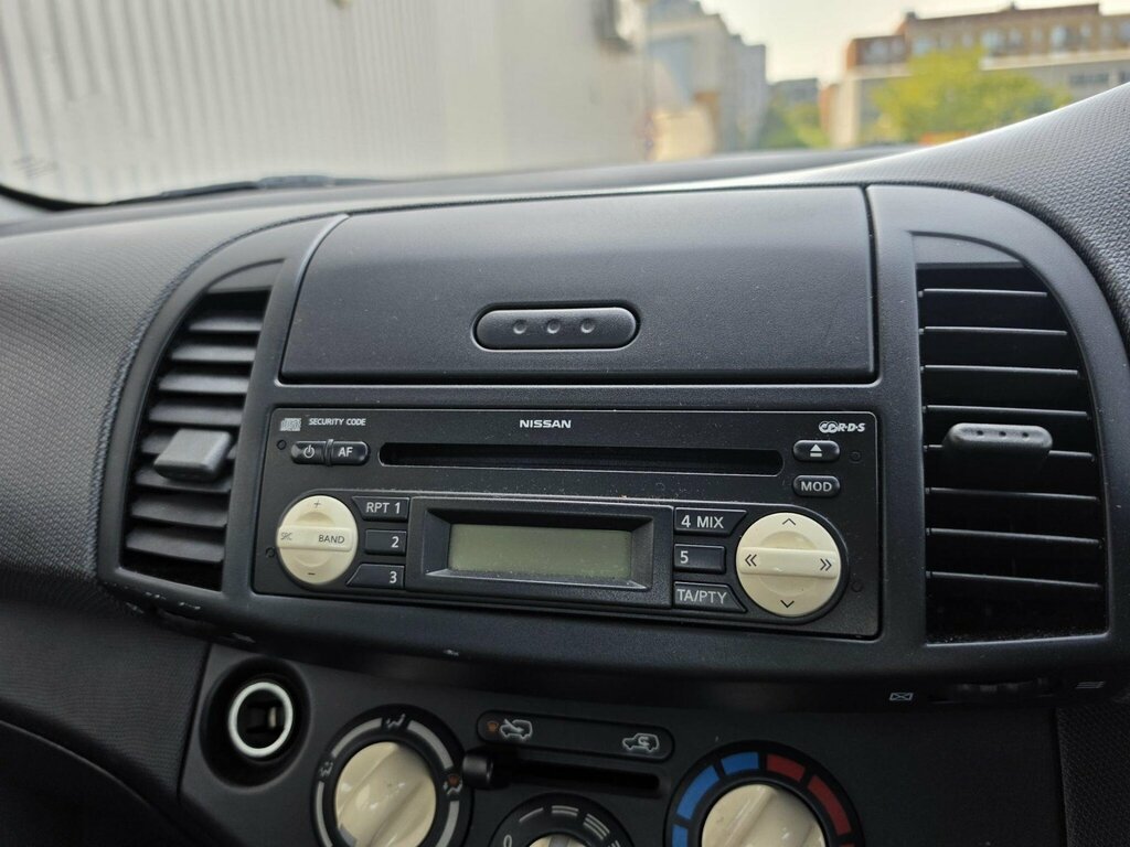 Nissan Micra Hatchback Se 2004 Gold #24