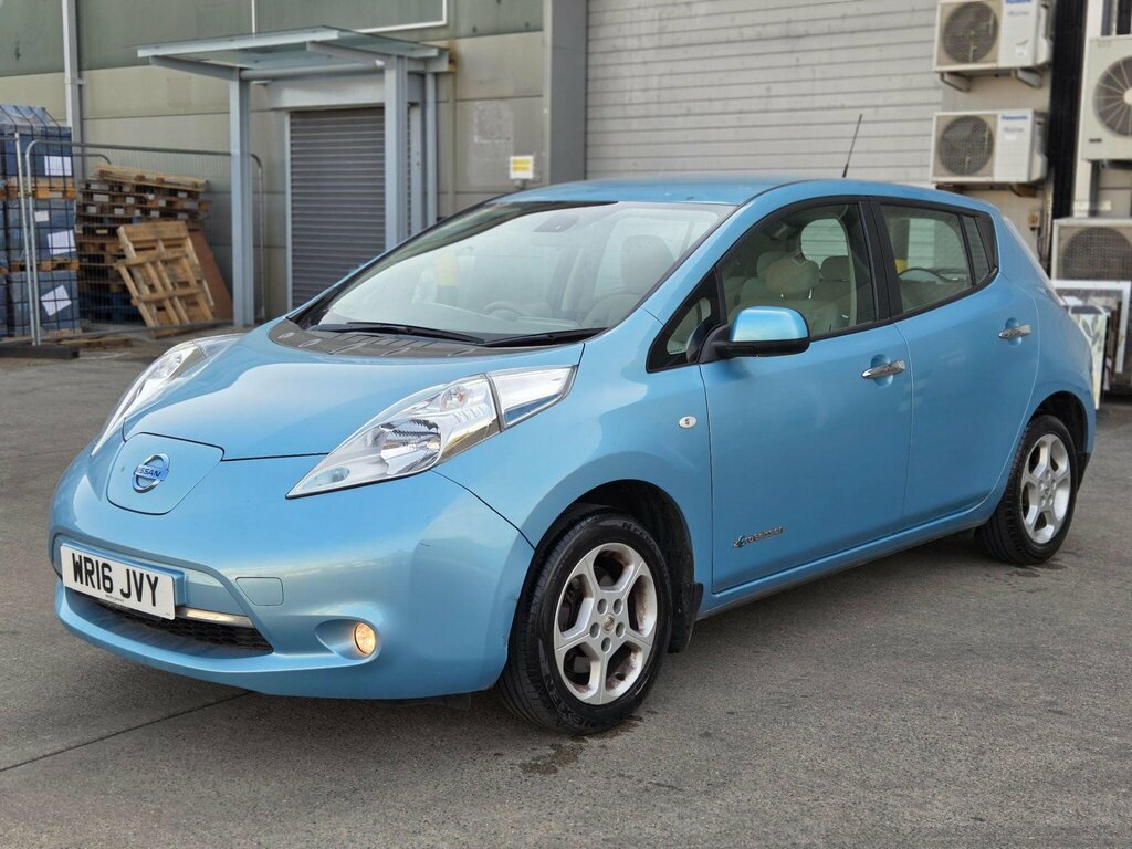 Nissan Leaf  White #48