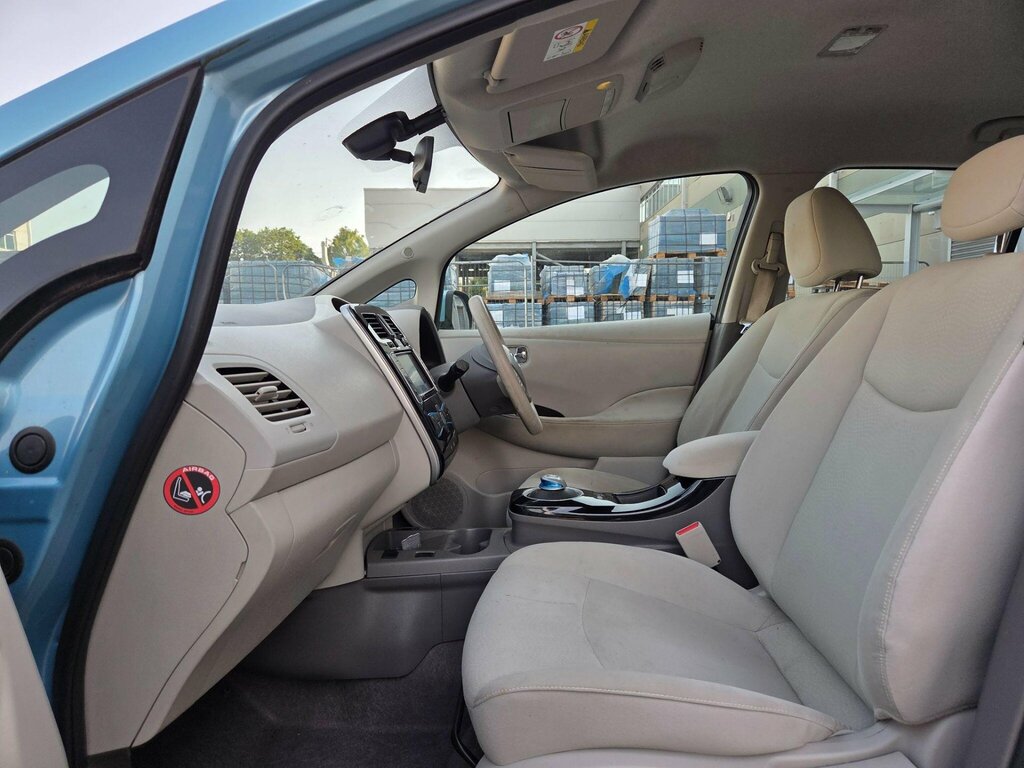 Nissan Leaf  White #26