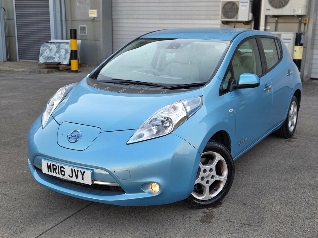 Nissan Leaf  White #49