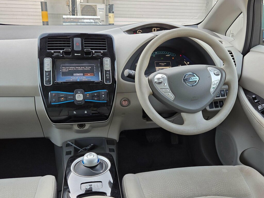 Nissan Leaf  White #22