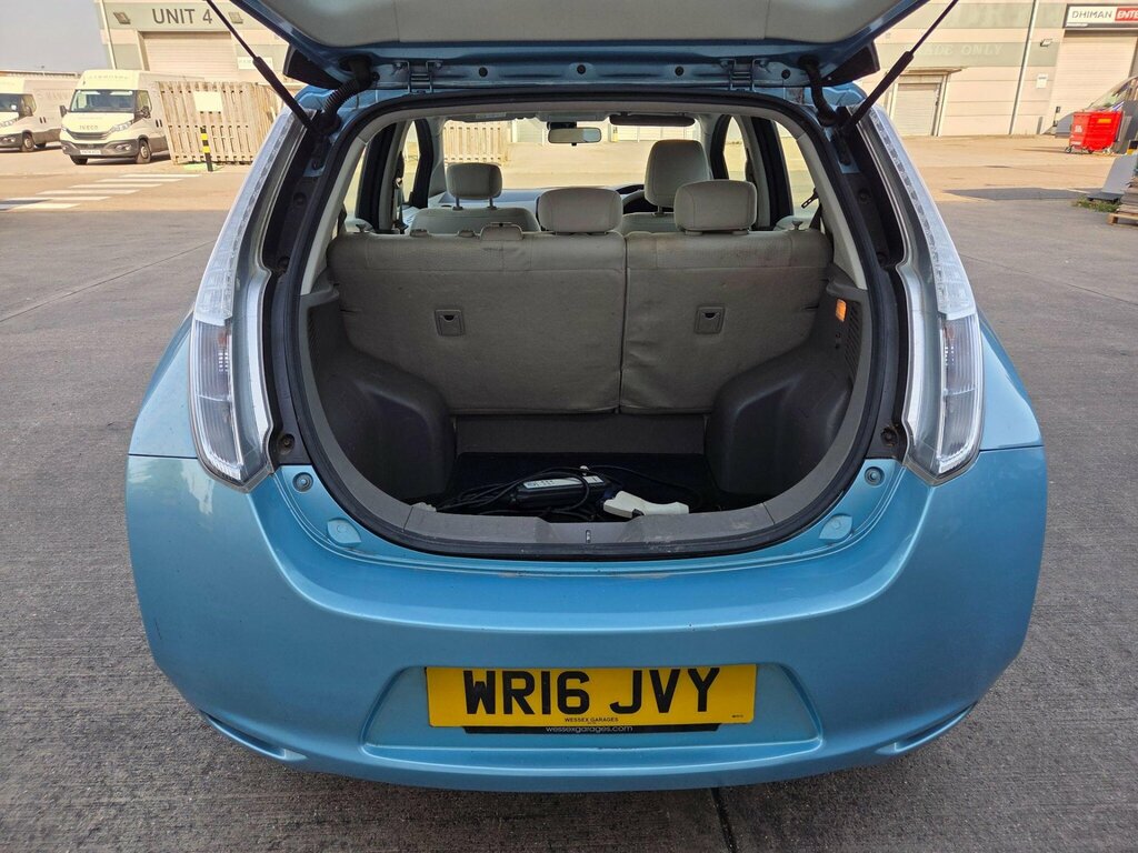 Nissan Leaf  White #45