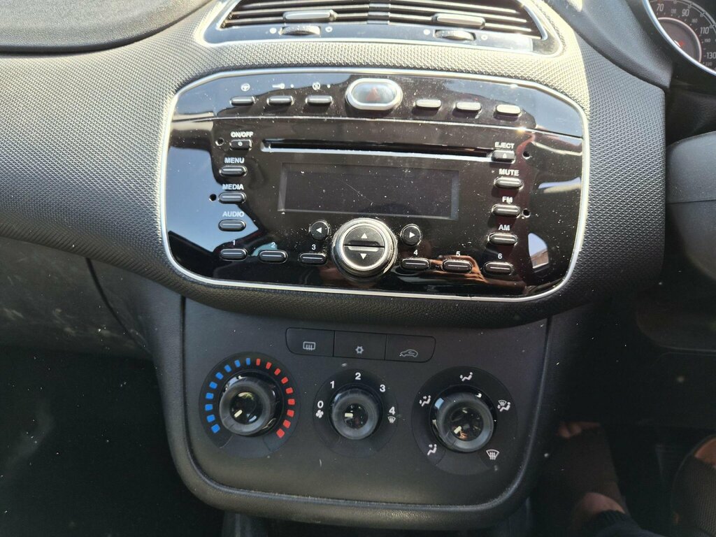 Fiat Punto Hatchback Easy 2013 White #19