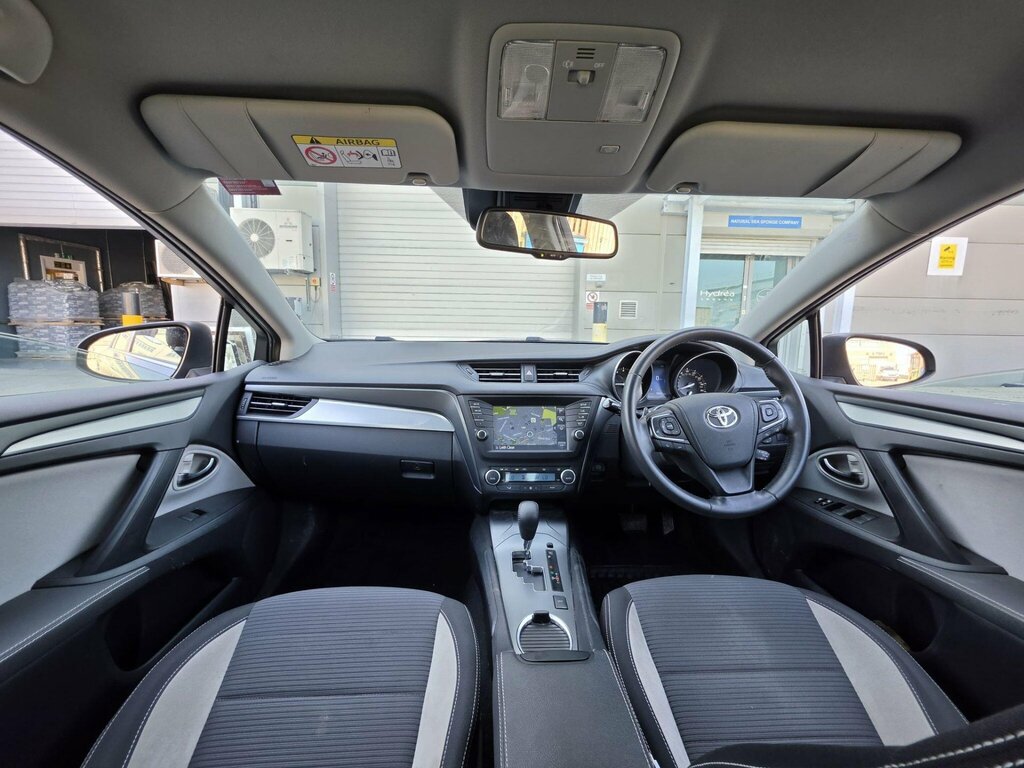 Toyota Avensis Active 1.8M Silver #31