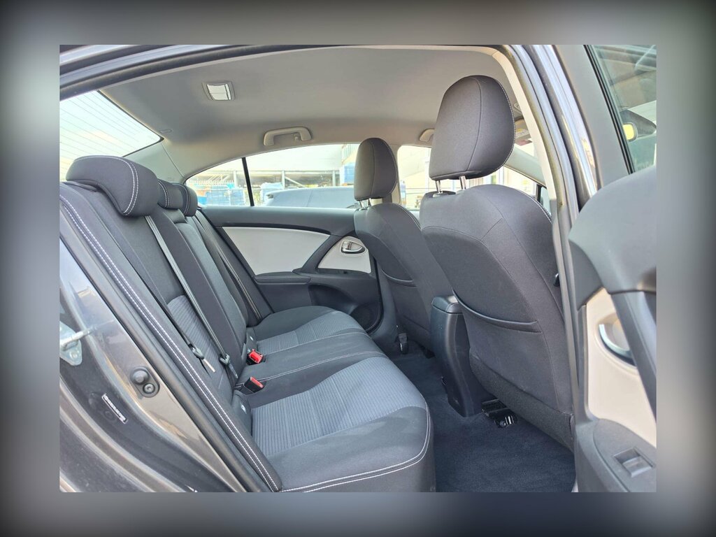 Toyota Avensis Active 1.8M Silver #24