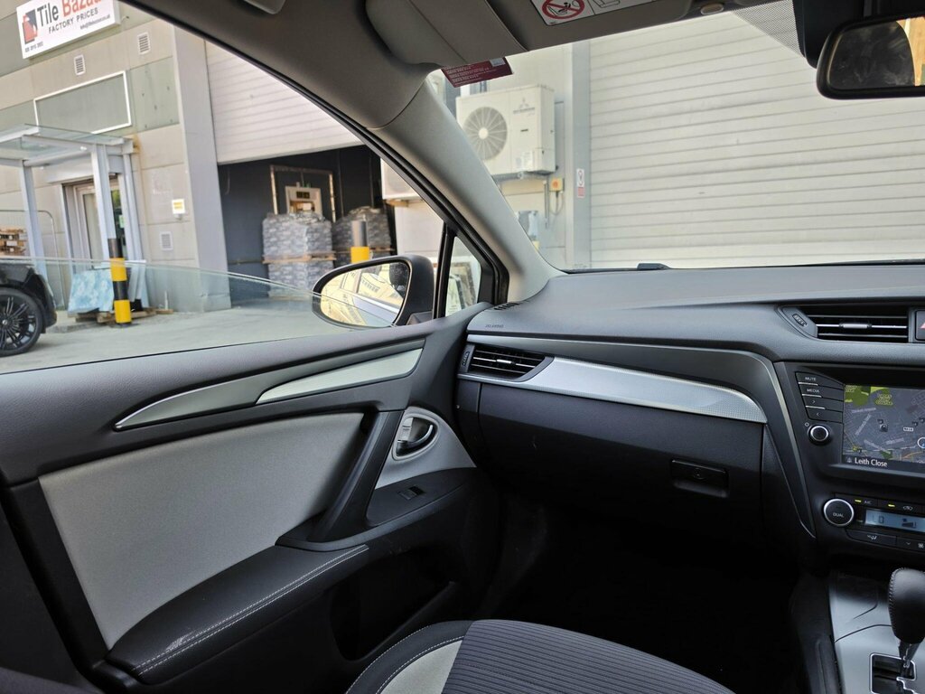 Toyota Avensis Active 1.8M Silver #21