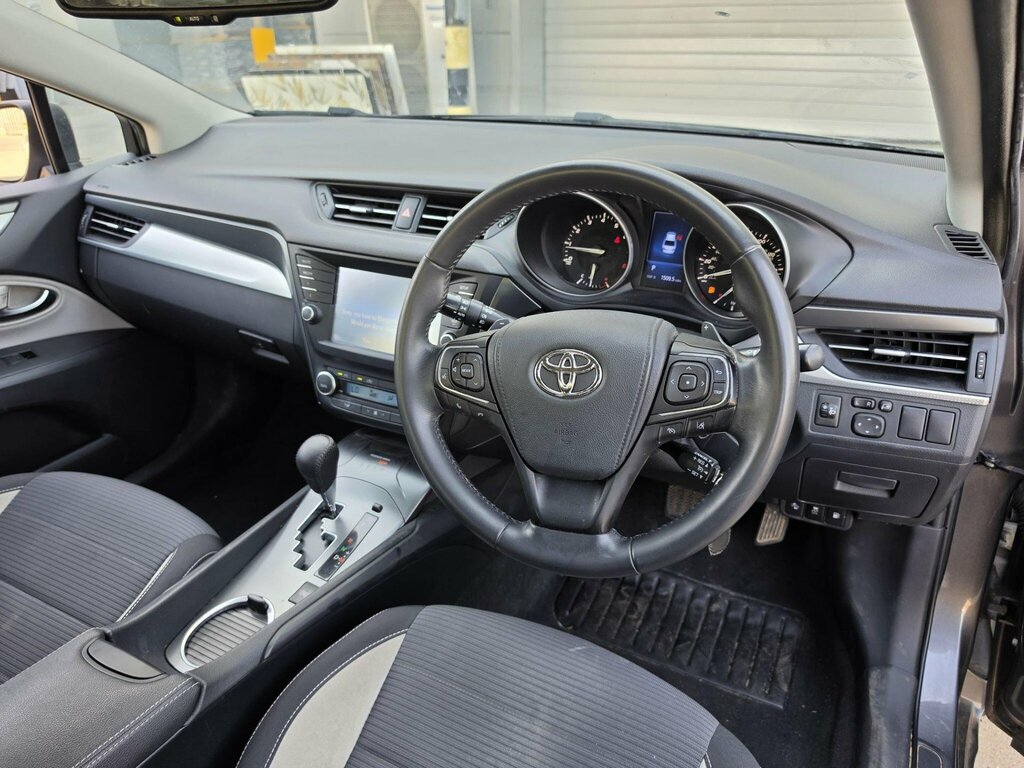 Toyota Avensis Active 1.8M Silver #17