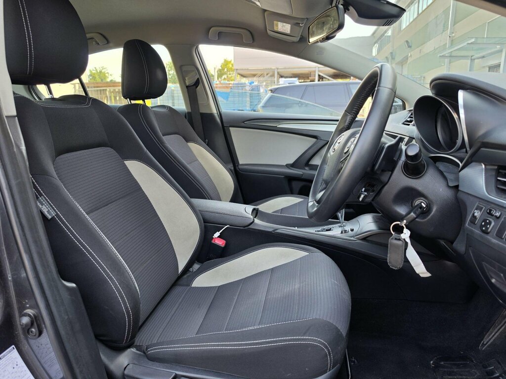 Toyota Avensis Active 1.8M Silver #16