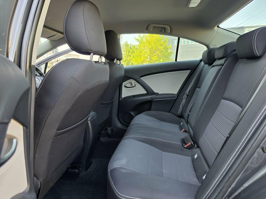 Toyota Avensis Active 1.8M Silver #23