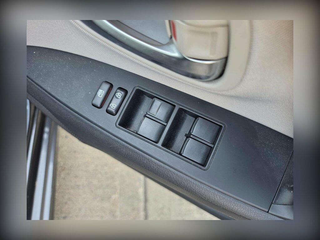 Toyota Avensis Active 1.8M Silver #36