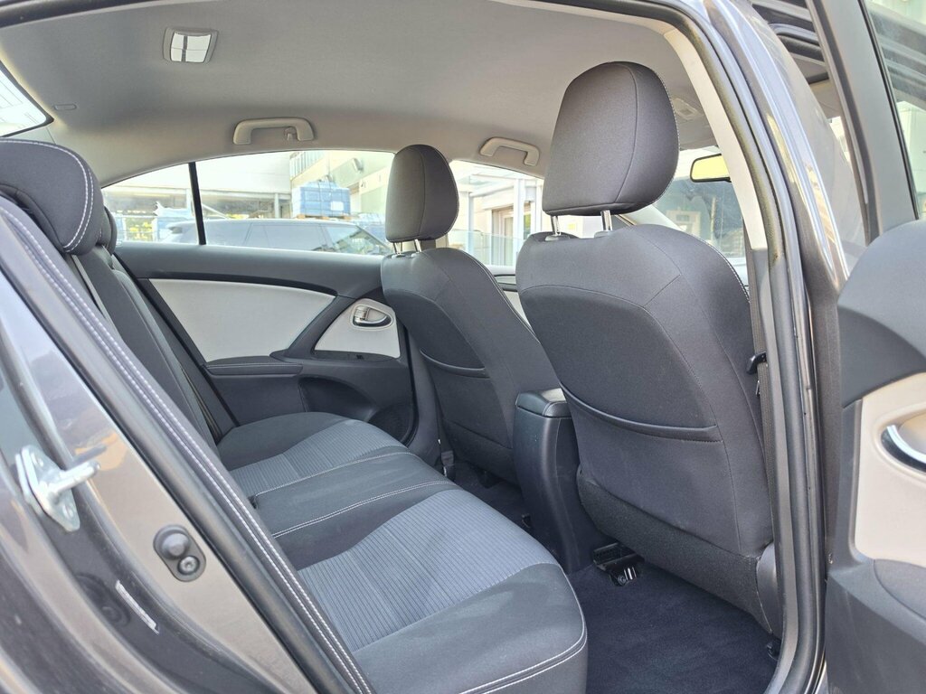 Toyota Avensis Active 1.8M Silver #25