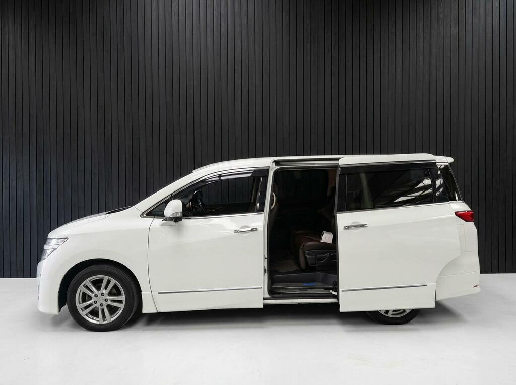 Nissan Elgrand Campervan #6