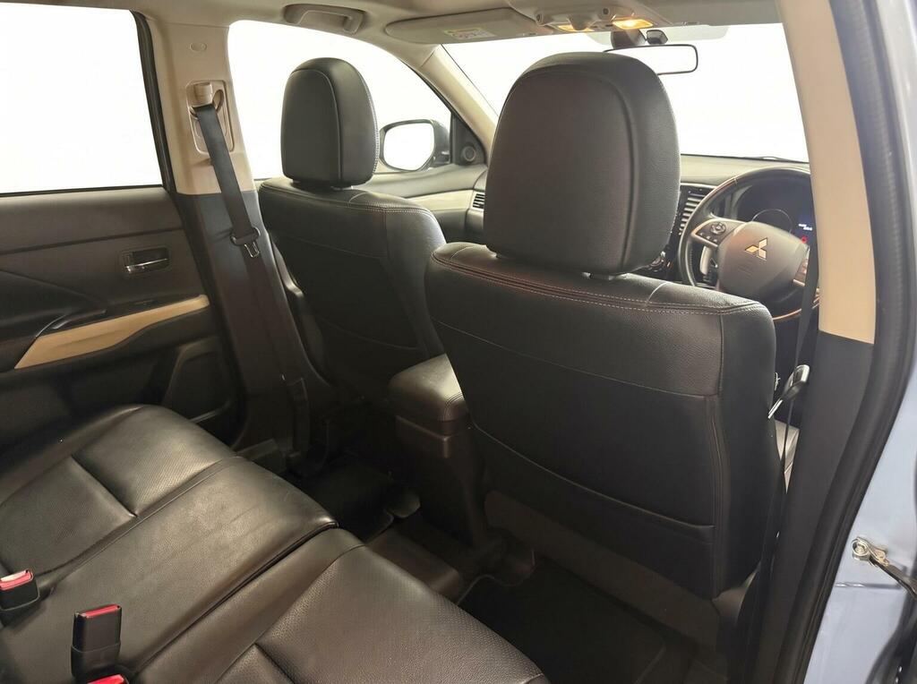 Mitsubishi Outlander Gx3 White #11