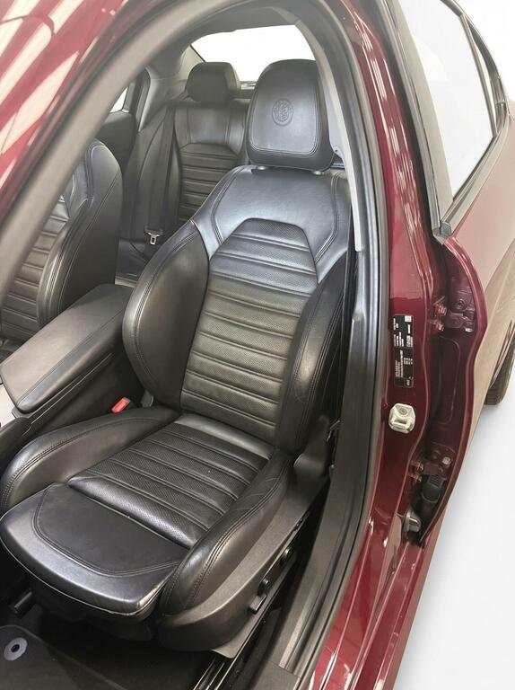 Alfa Romeo Giulia 2.2 Jtdm-2 180 Speciale Performance Pack Black #10