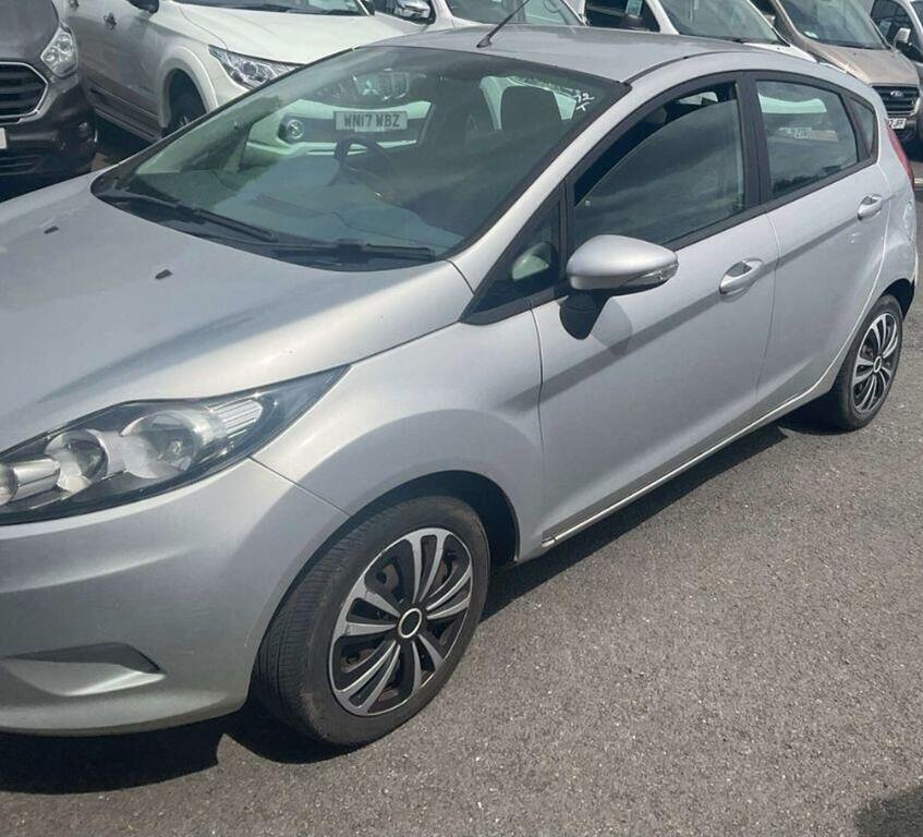 Ford Fiesta 1.4 Tdci Edge Silver #2