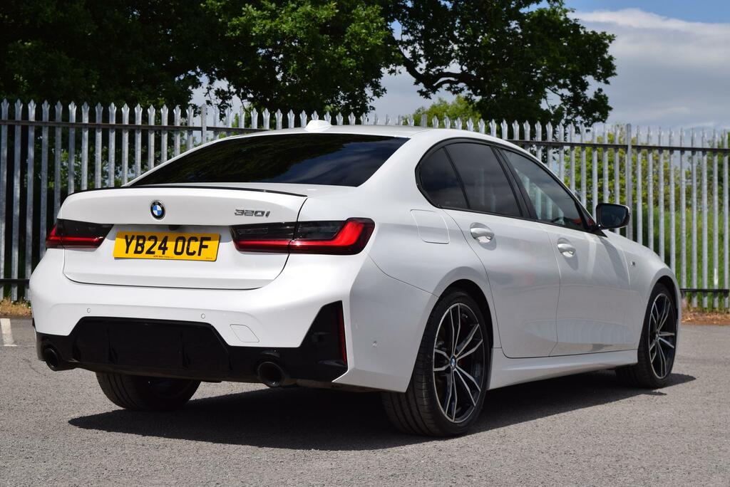 BMW 3 Series 320I M Sport Step YB24OCF White #4